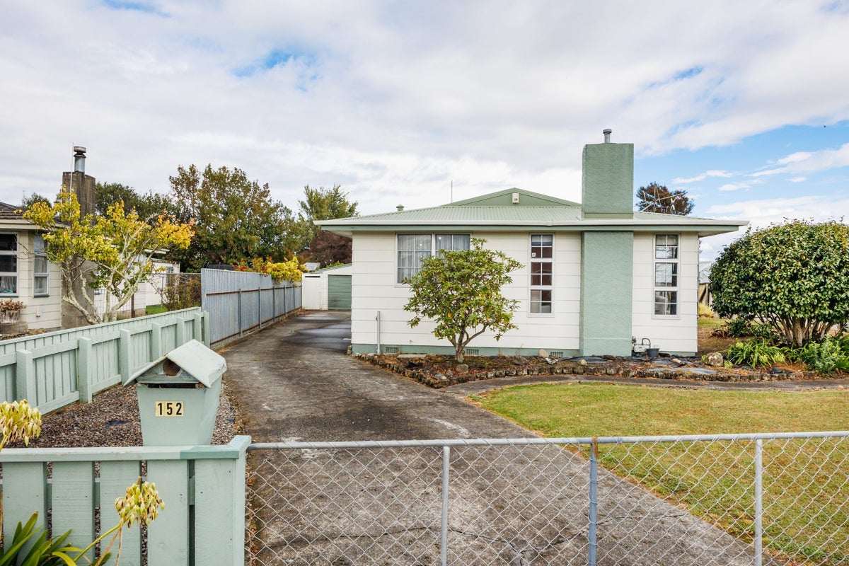 152 Milson Line, Milson, Palmerston North - Carousel 24