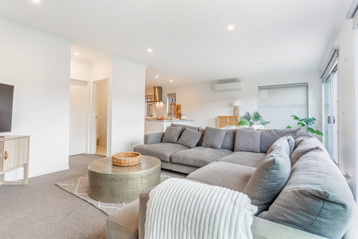 36 Vincent McGrath Crescent, Swanson, Auckland - Carousel 2
