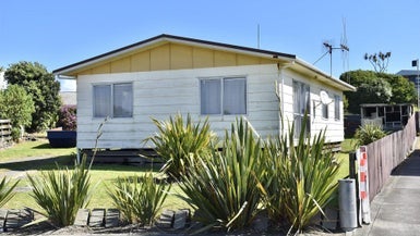 16 Colenso Place, Otaki Beach, Otaki - Carousel 1