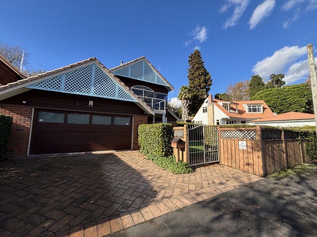 68 Memorial Drive, Hamilton East, Hamilton - Carousel 2