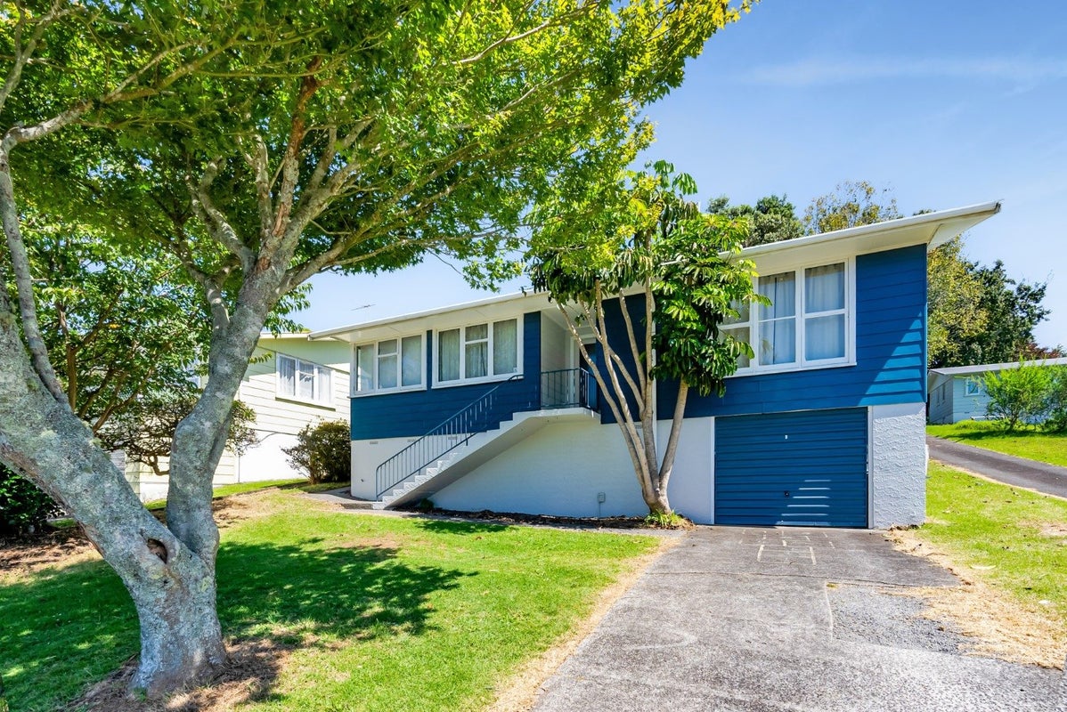8 Granby Place, Westown, New Plymouth - Carousel 1