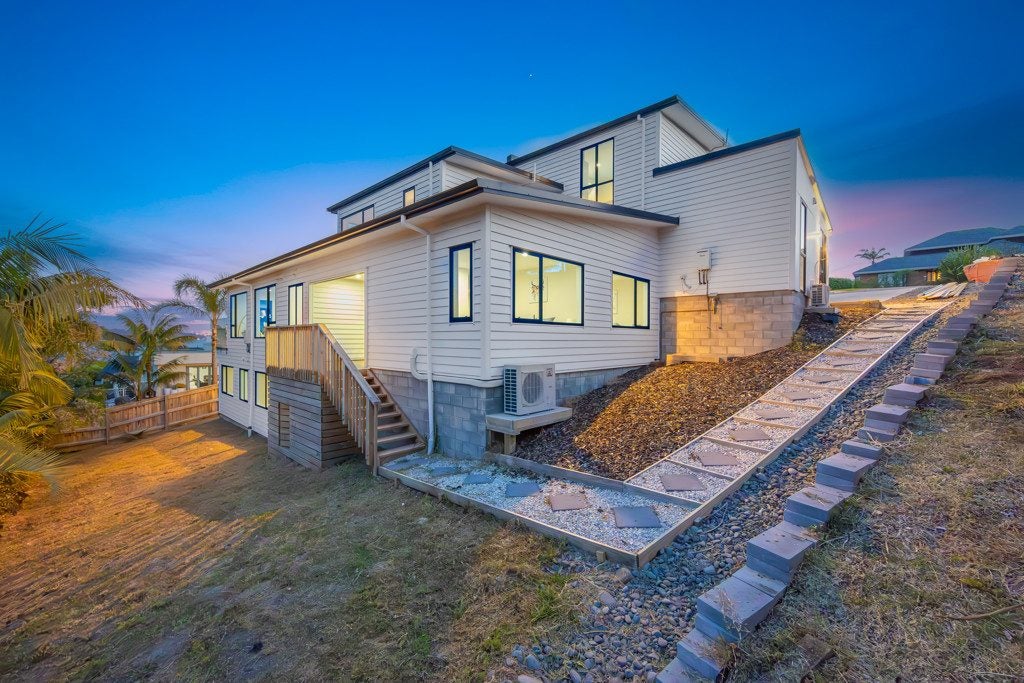 24 Ferntree Terrace, West Harbour, Auckland - Carousel 2