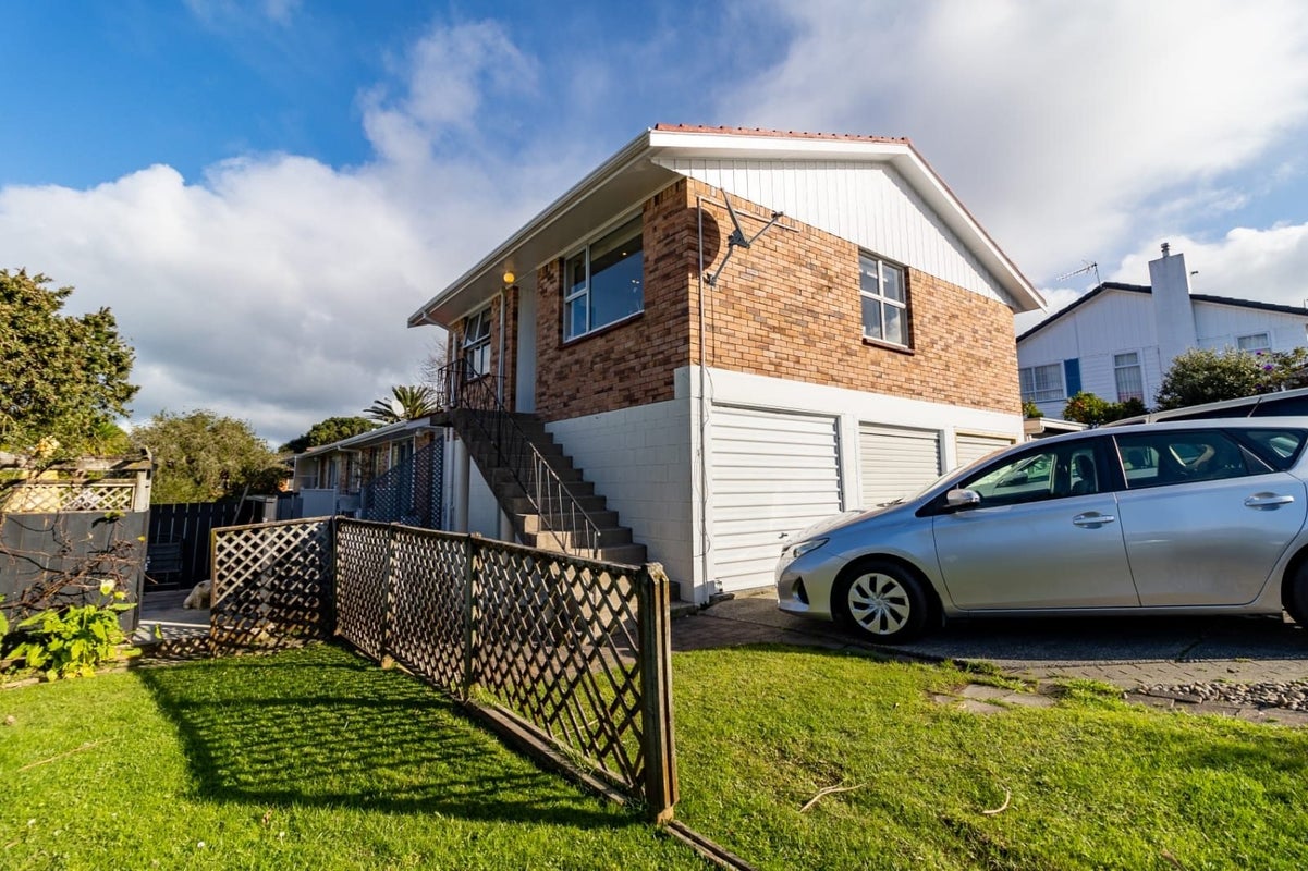 1/54 Richards Avenue, Forrest Hill, Auckland - Carousel 1
