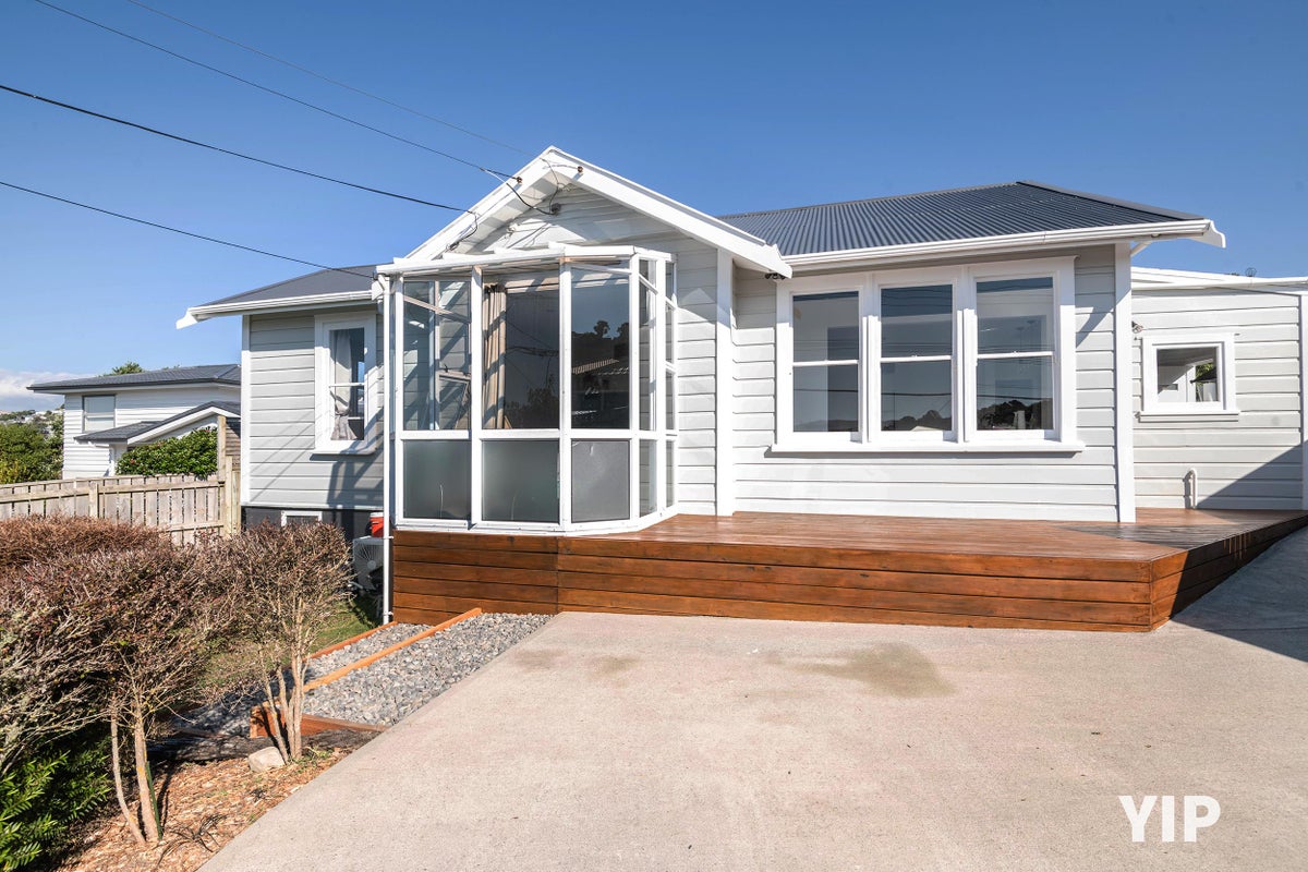 15 Clifford Road, Johnsonville, Wellington - Carousel 1