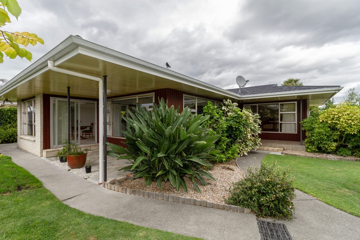 62 Lyttelton Crescent, Tamatea, Napier - Carousel 1