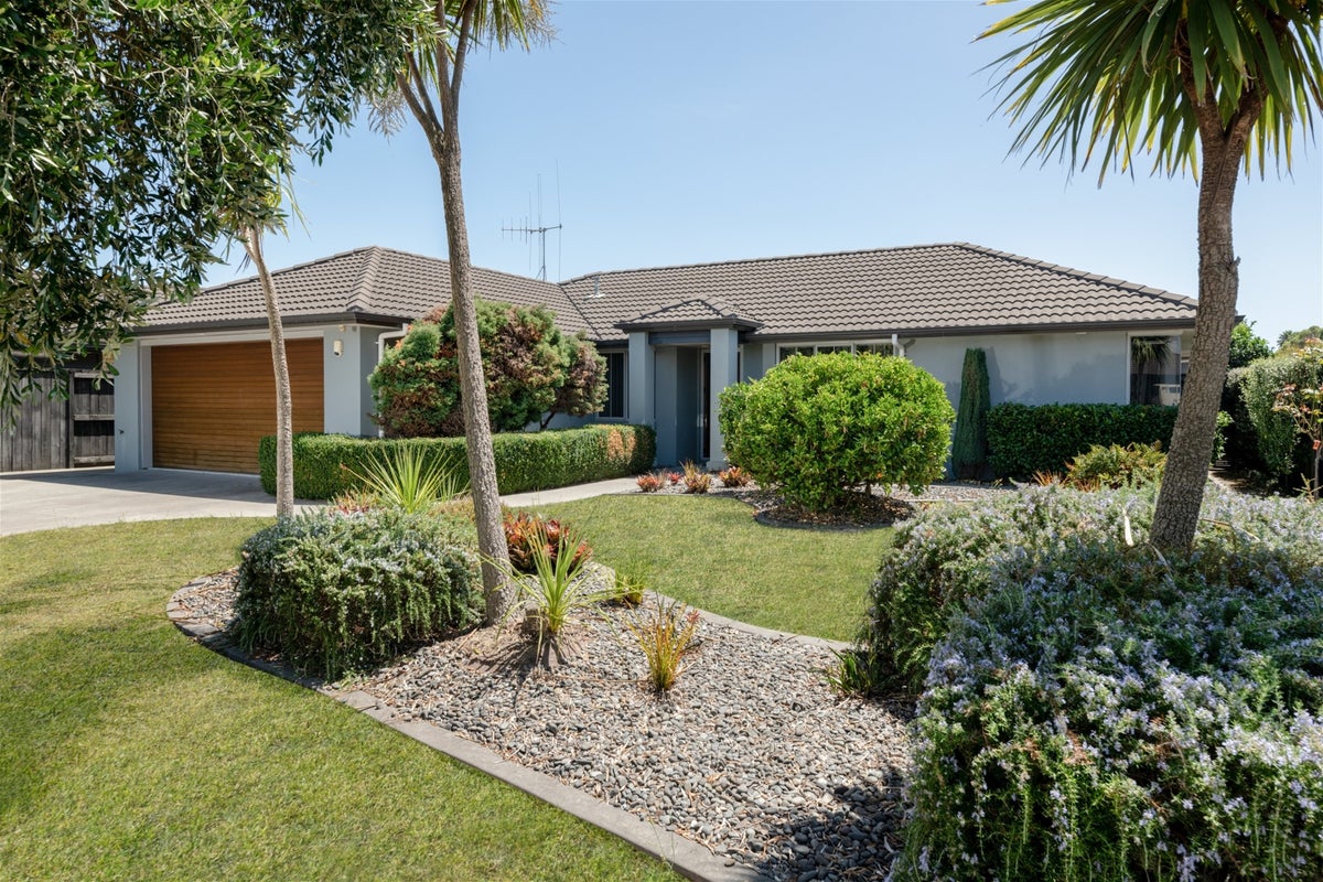 8 Carrington Drive, Papamoa Beach, Papamoa - Carousel 1