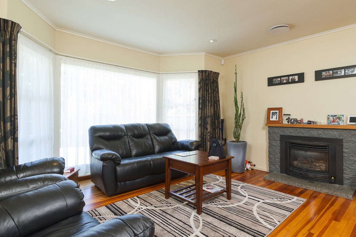 10 Vista Grove, Kelson, Lower Hutt - Carousel 2