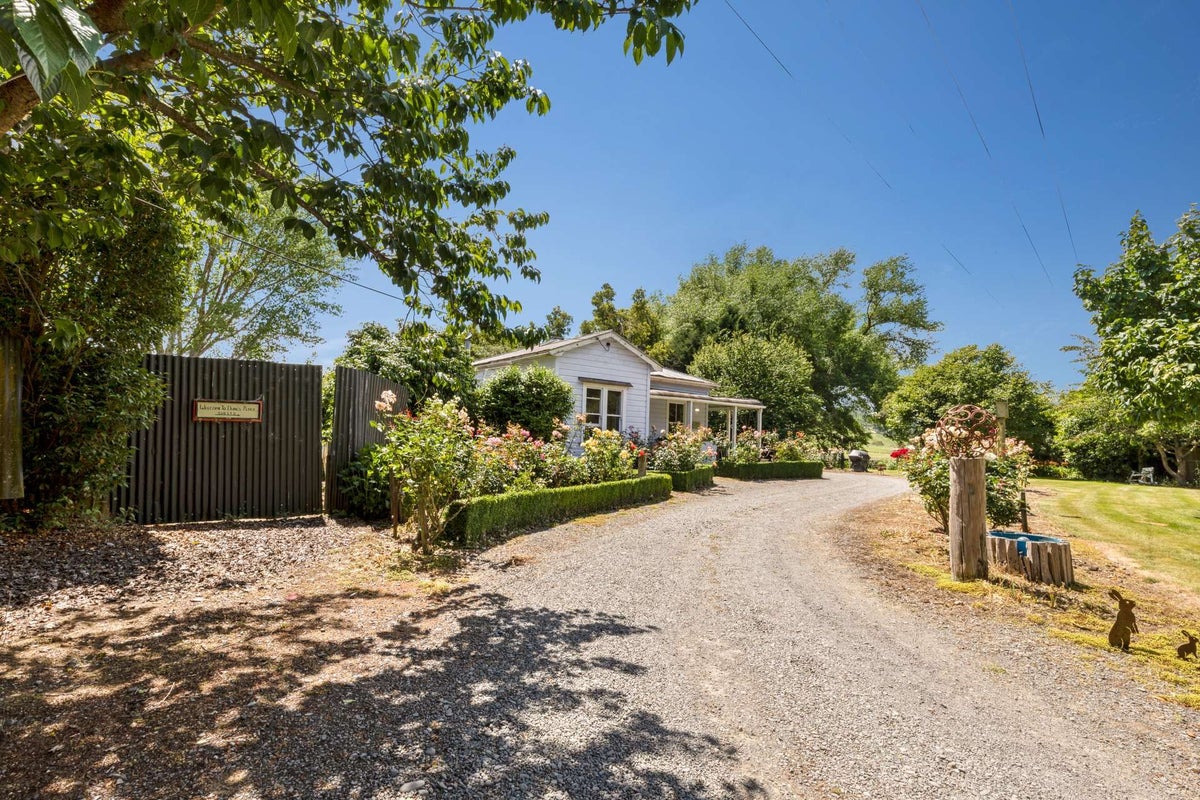 537 Murimotu Road, Hunterville - Carousel 1