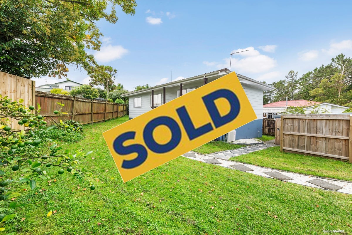 2/16 Spargo Road, Massey, Auckland - Carousel 1