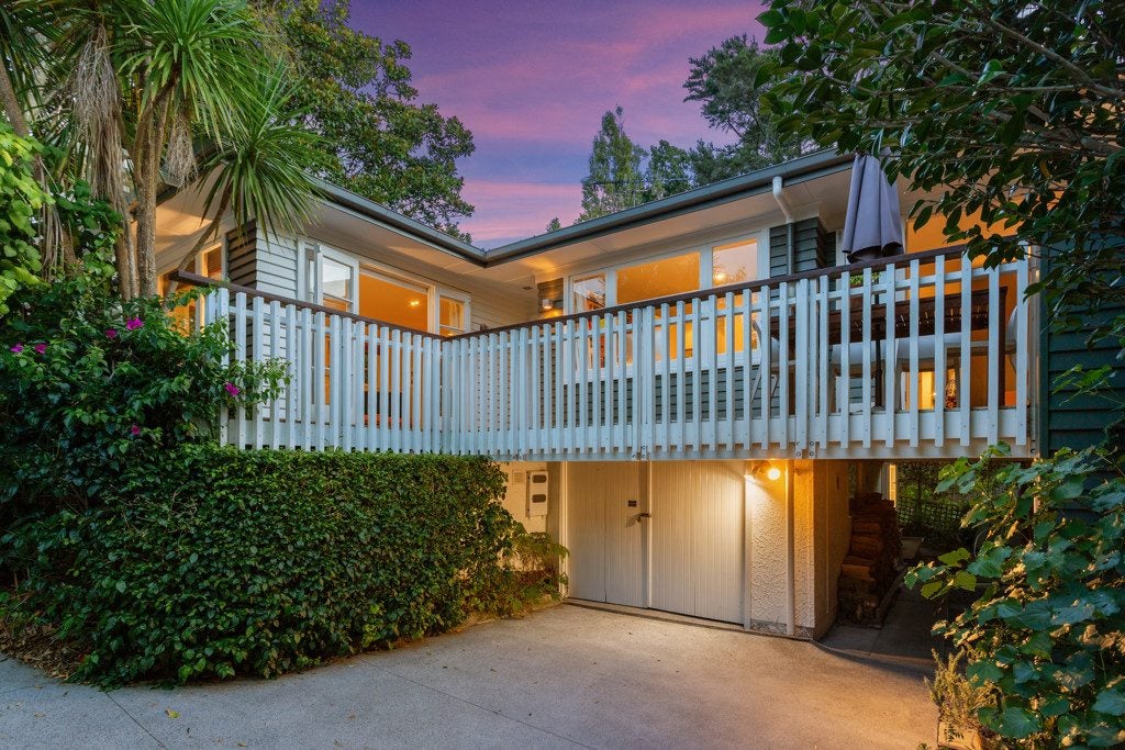 19 West Lynn Road, Titirangi, Auckland - Carousel 1