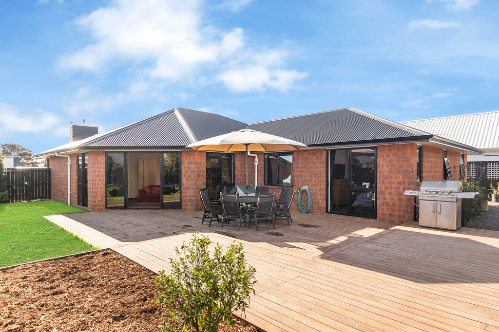21 Kahawairahi Drive, Beachlands, Auckland - Carousel 1