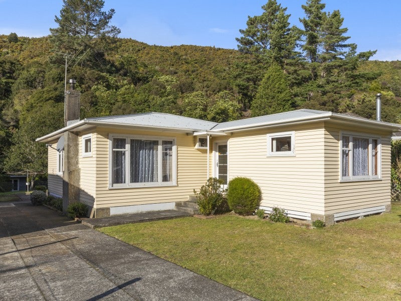 17 Sunny Grove, Wainuiomata, Lower Hutt - Carousel 1
