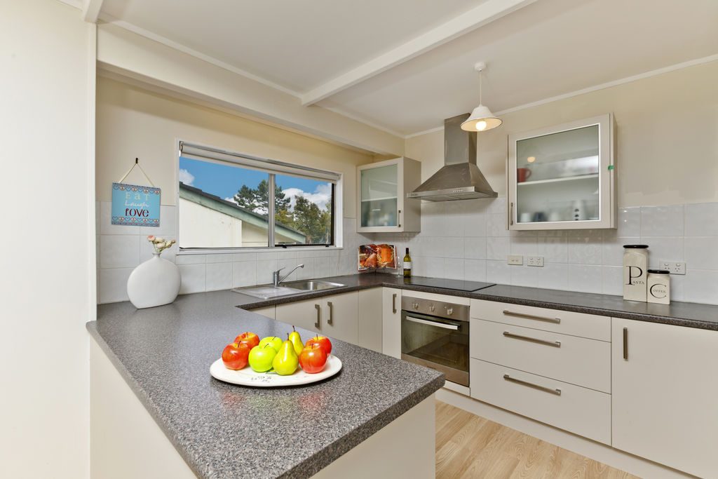2/25 Woodlands Crescent, Browns Bay, Auckland - Carousel 2