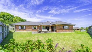 15 Charles Close, Springvale, Whanganui - Carousel 1
