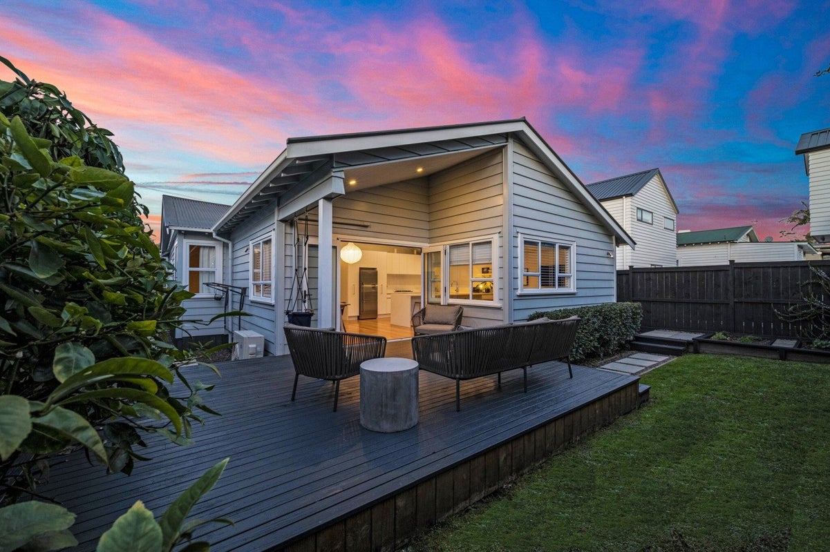 44 Huia Road, Point Chevalier, Auckland - Carousel 1