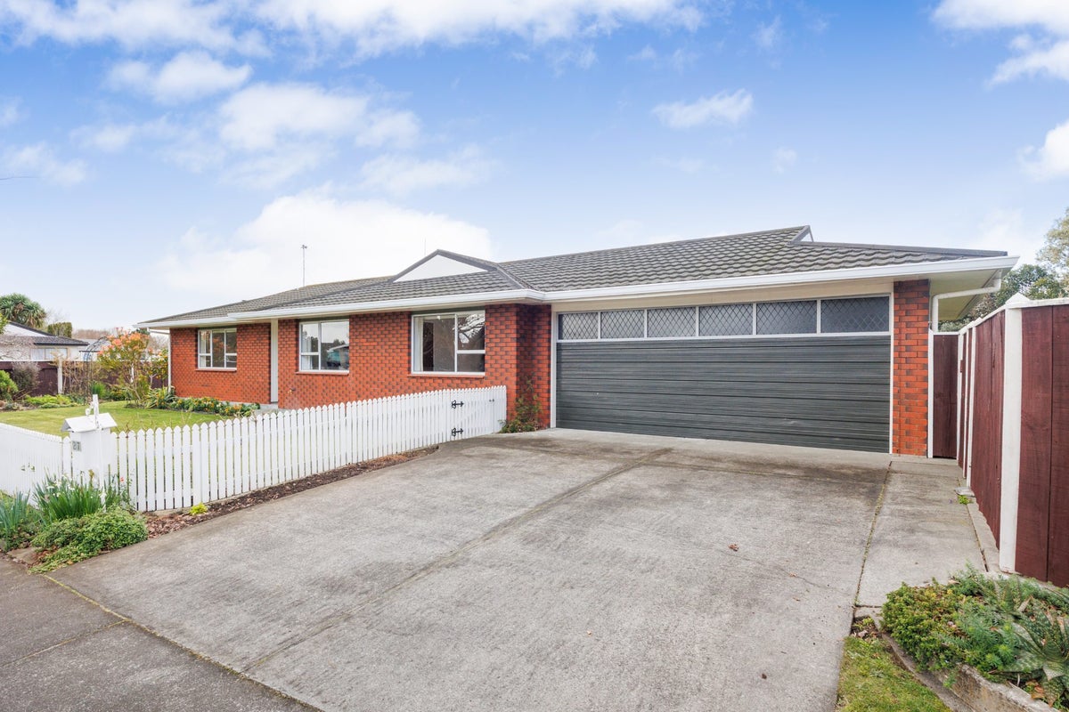 27 Carter Crescent, Awapuni, Palmerston North - Carousel 1