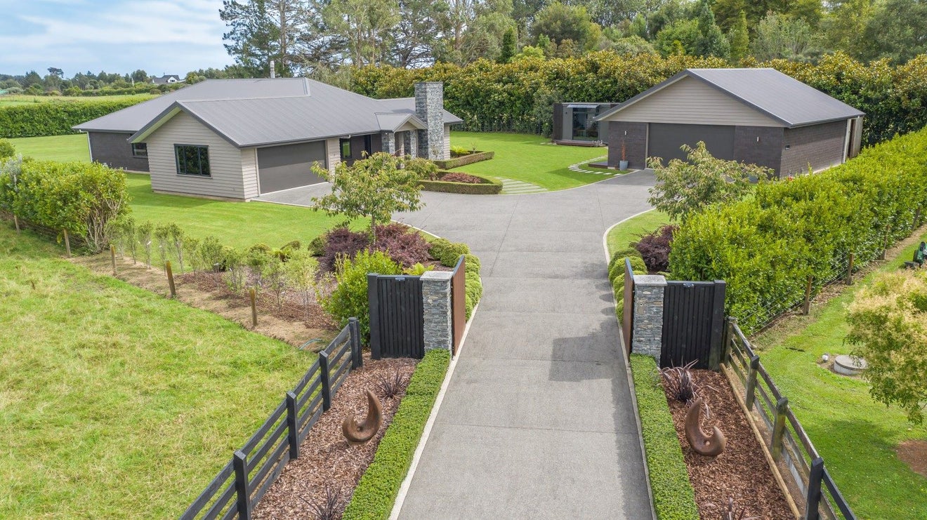 22 Tunbridge Wells, Ohau, Levin - Carousel 2