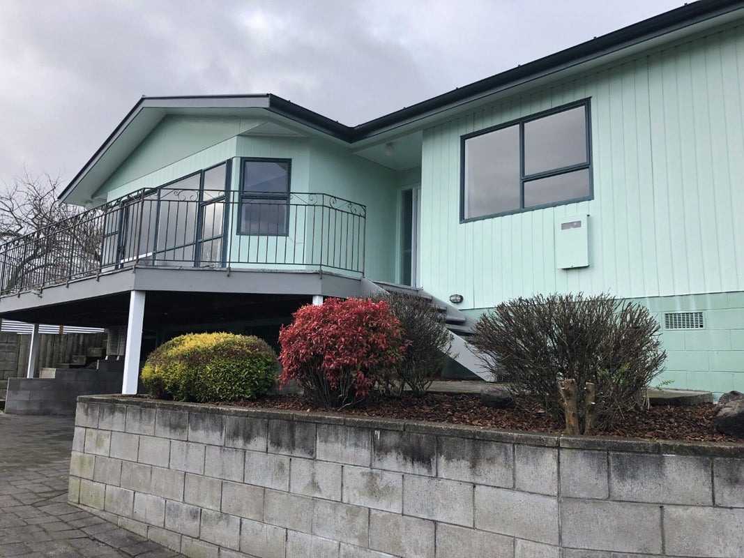 40 Tremaine Avenue, Two Mile Bay, Taupo - Carousel 1