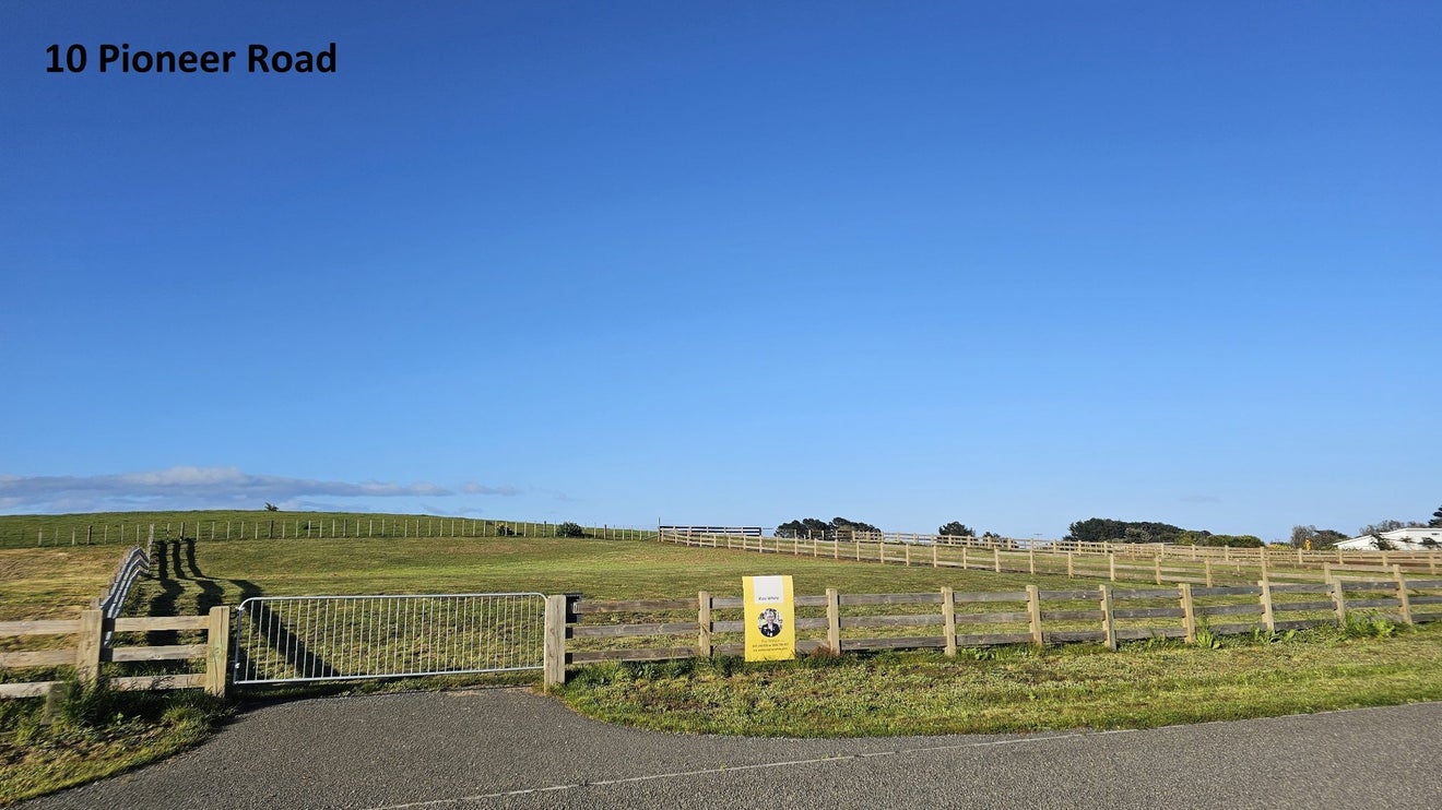 10 Pioneer Road, Waitarere Beach, Levin - Carousel 1