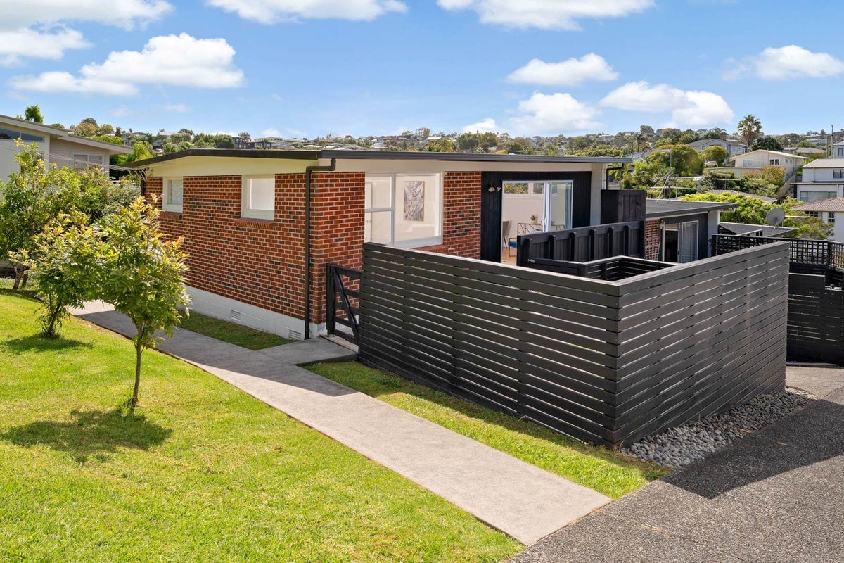 1/20 Penning Road, Castor Bay, Auckland - Carousel 1