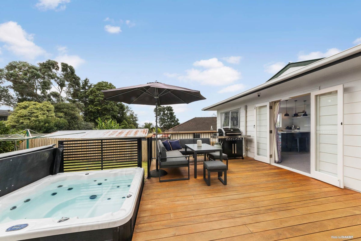 22 Landow Place, Henderson, Auckland - Carousel 1