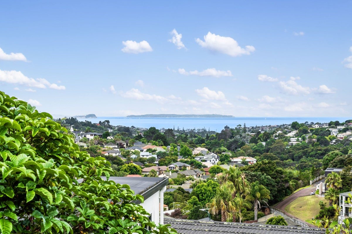 70 Kate Sheppard Avenue, Torbay, Auckland - Carousel 1