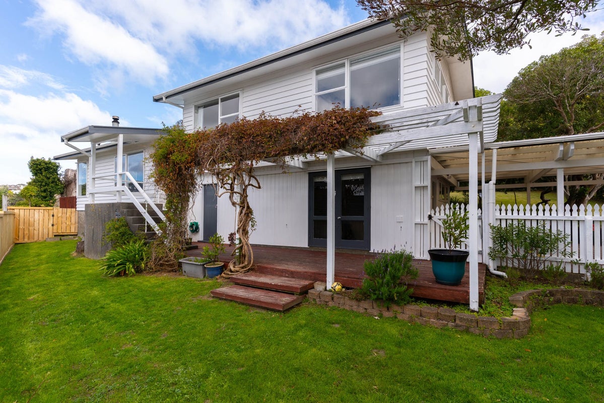 9 Dormar Place, Churton Park, Wellington - Carousel 1