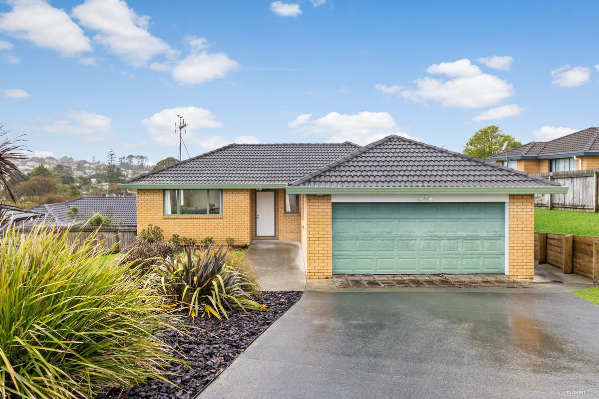 4 Jever Place, Massey, Auckland - Carousel 1