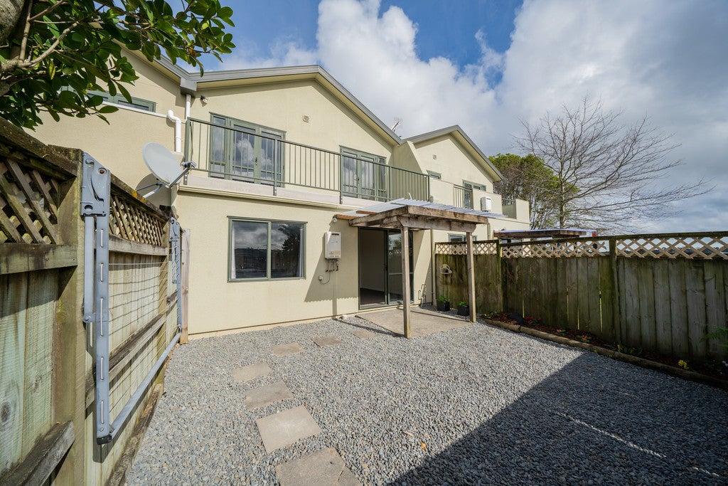 2/3 Orwell Road, Greenhithe, Auckland - Carousel 2