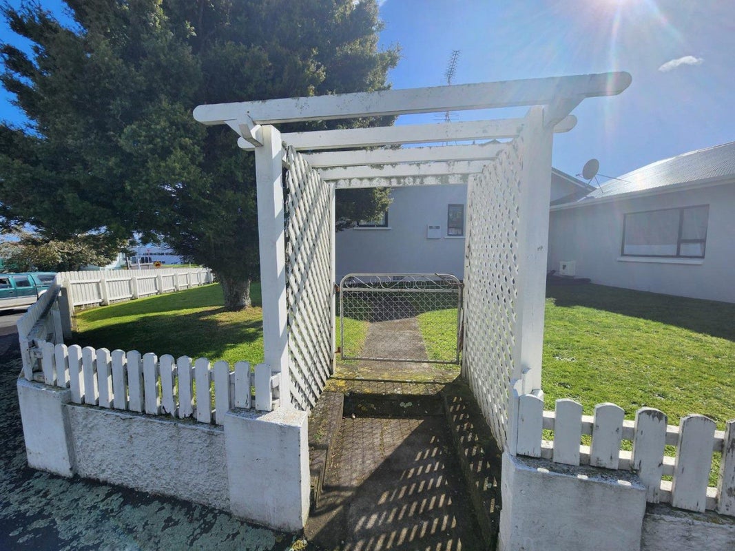 28 Breakwater Road, Moturoa, New Plymouth - Carousel 2