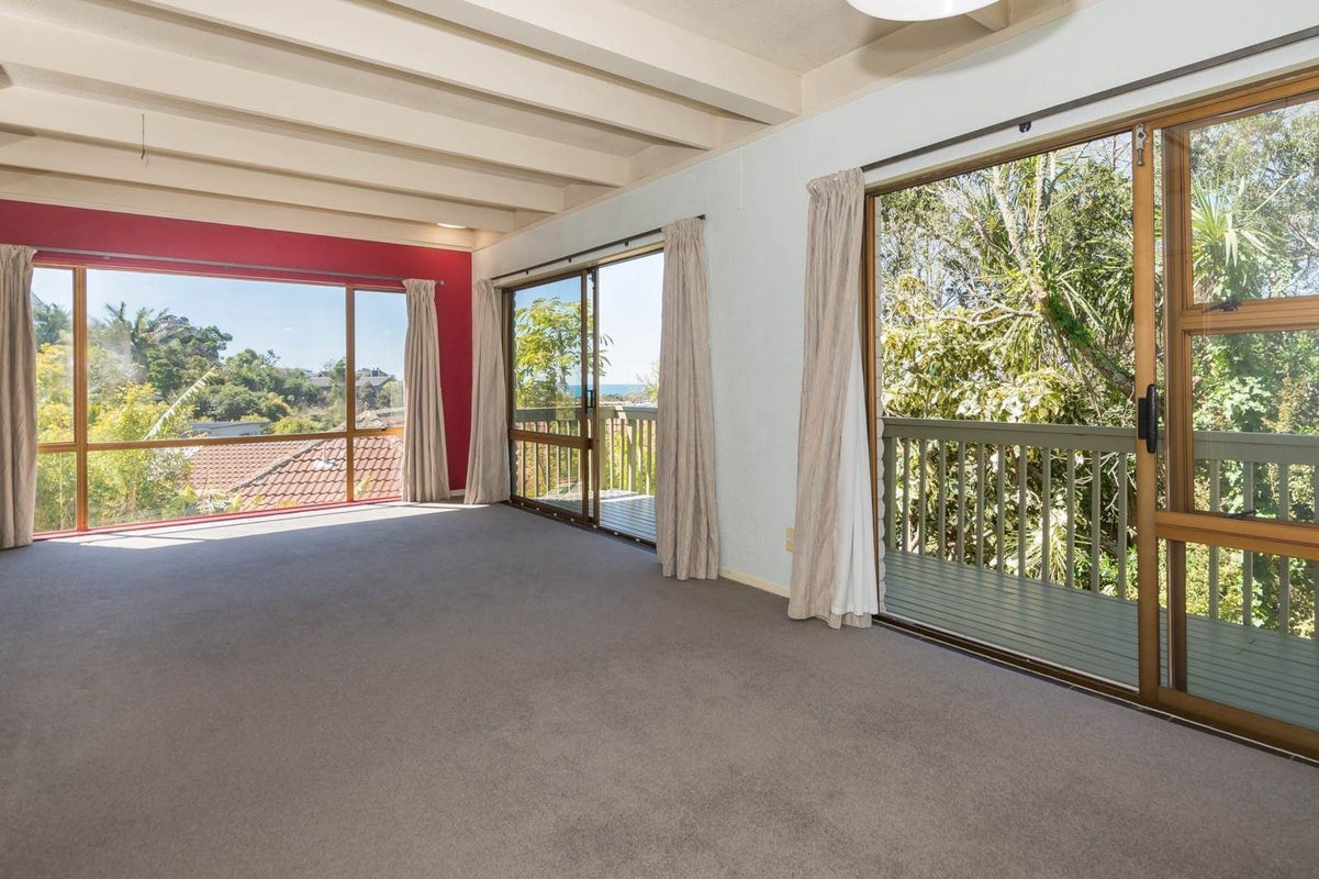 13 Malters Place, Browns Bay, North Shore City, Auckland - Carousel 2