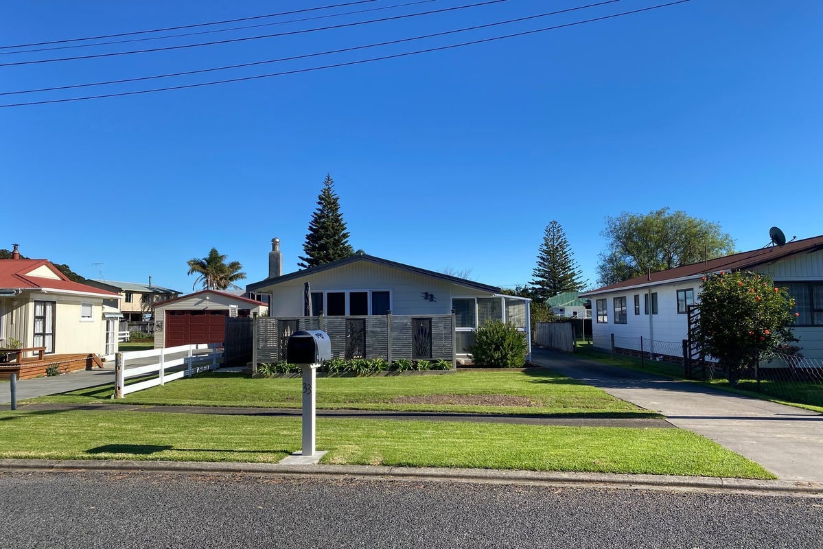 33 West Crescent, Te Puru, Thames - Carousel 1