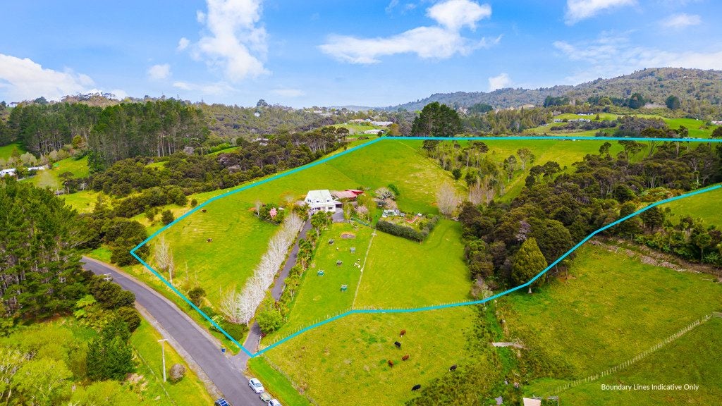 5 Wendy Road, Waitakere, Auckland - Carousel 2