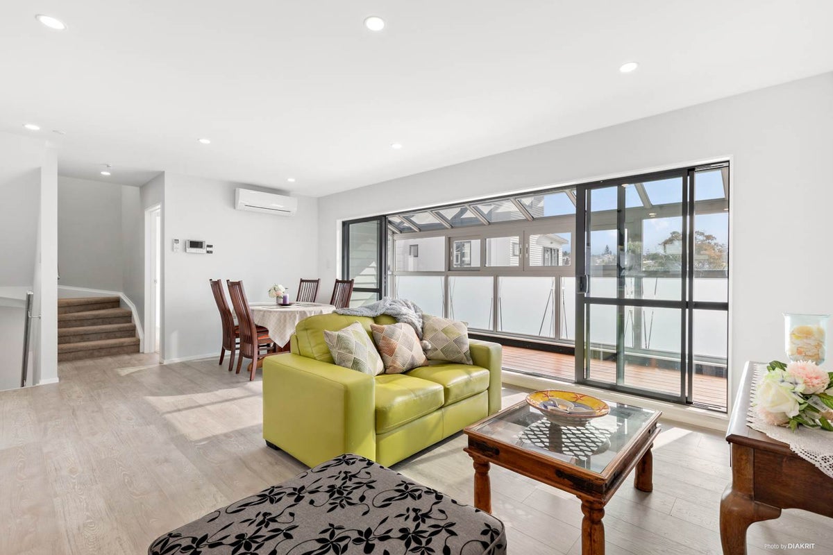 14B Woodall Place, Totara Vale, Auckland - Carousel 2