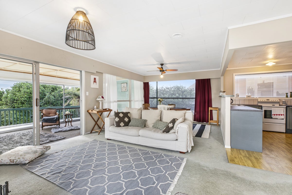 21 Polandson Place, Opaheke, Papakura - Carousel 2