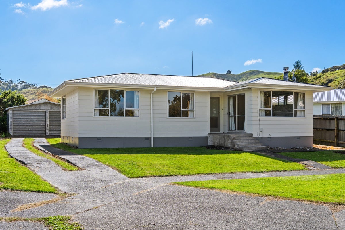 14 Dennis Street, Outer Kaiti, Gisborne - Carousel 1
