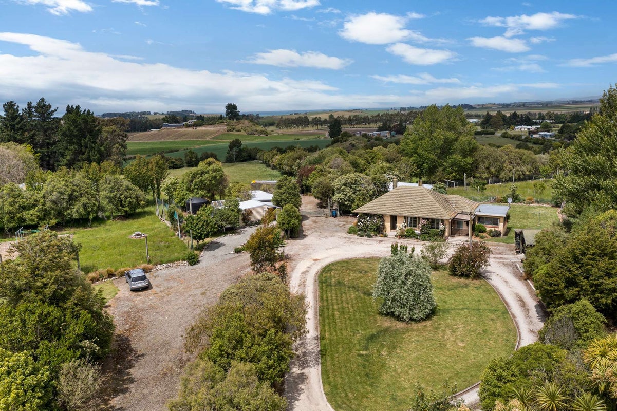201 Oamaru-Alma Road, Deborah - Carousel 19