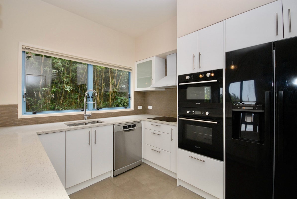 11 Wilmington Place, Forrest Hill, Auckland - Carousel 2