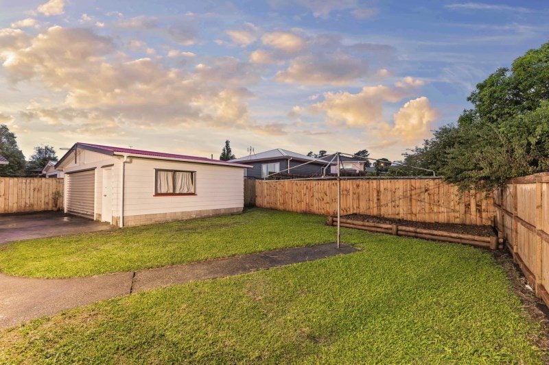 28 Tomintoul Place, Highland Park, Auckland - Carousel 2