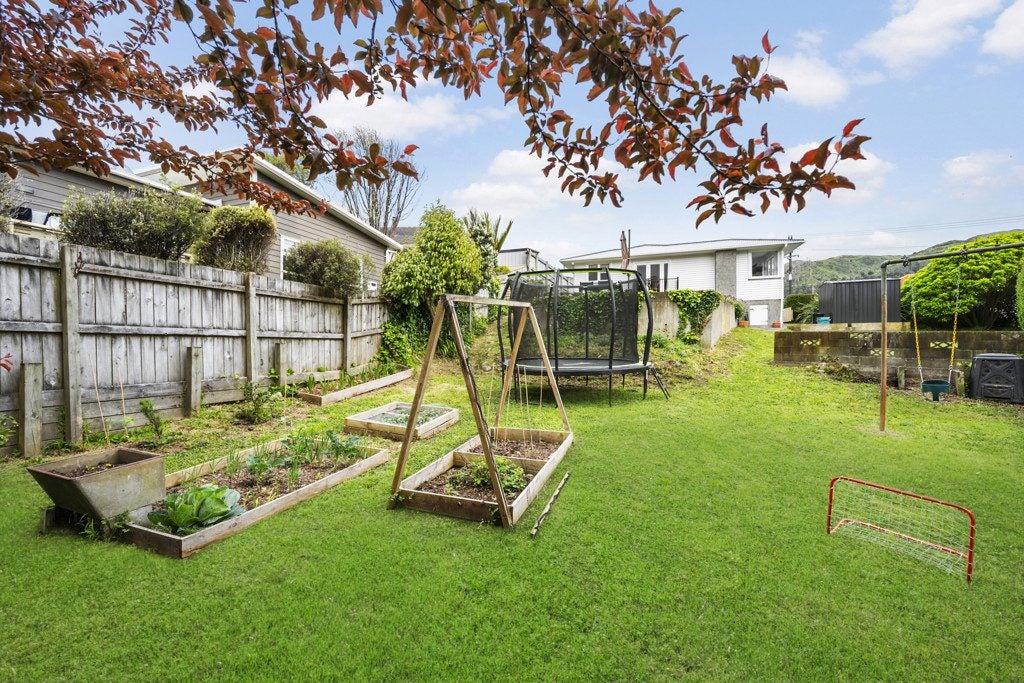 58 Bell Street, Tawa, Wellington - Carousel 2