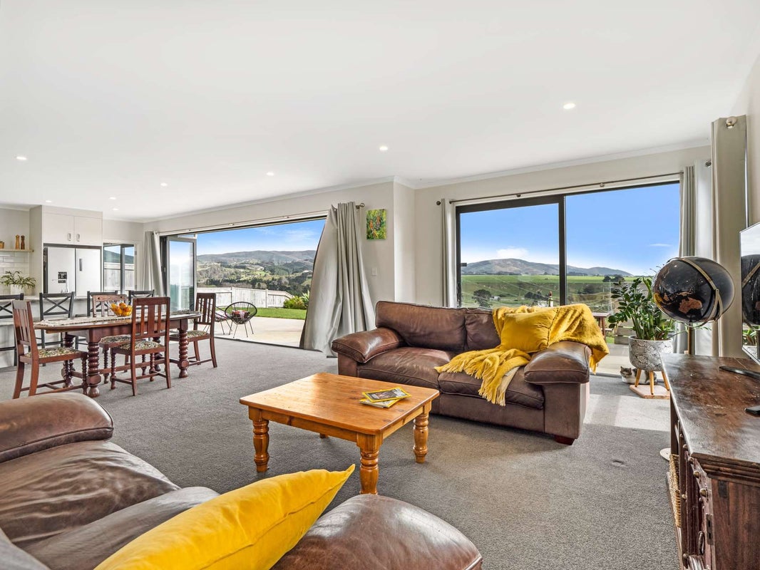 34 Varsity Heights, Fitzherbert, Palmerston North - Carousel 1