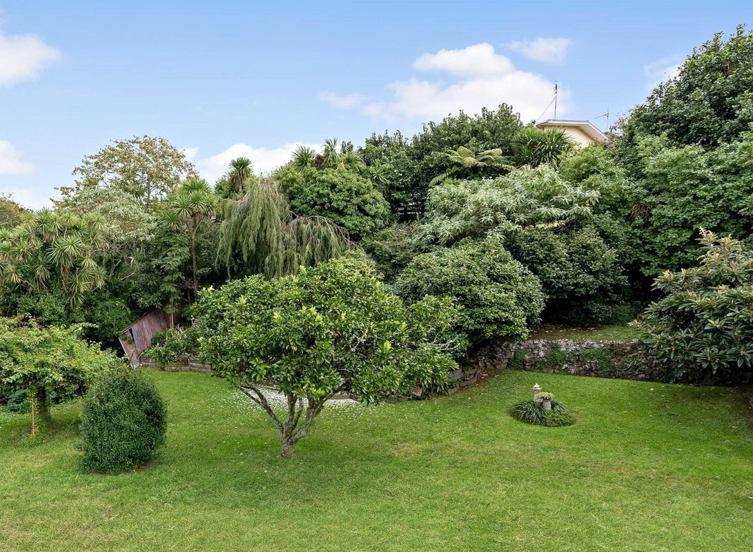18 Te Anau Place, Pakuranga Heights, Auckland - Carousel 2