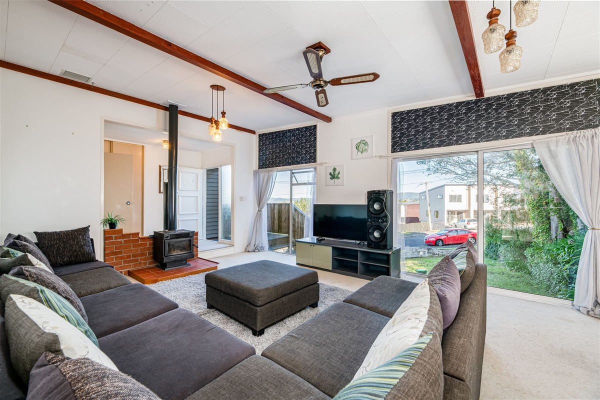 14 Donovan Avenue, Massey, Auckland - Carousel 1