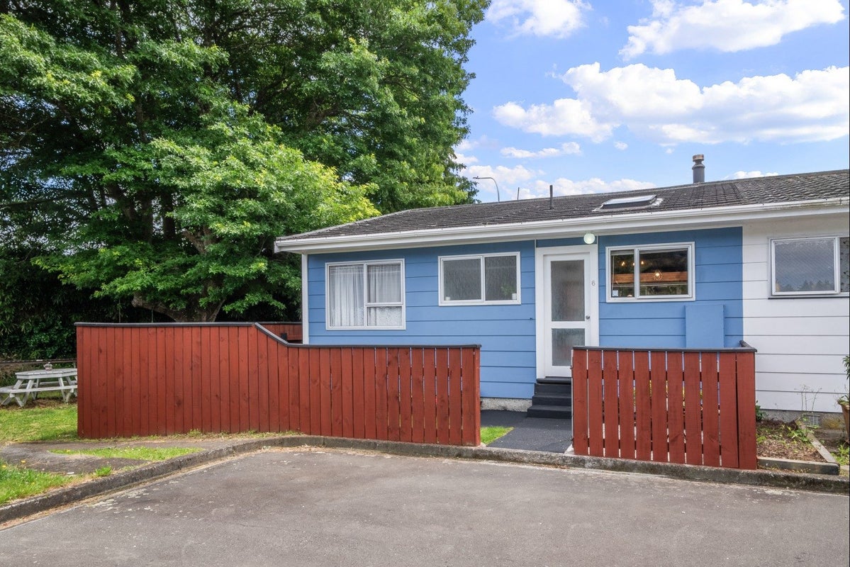 6/10 Mangaroa Hill Road, Maoribank, Upper Hutt - Carousel 2