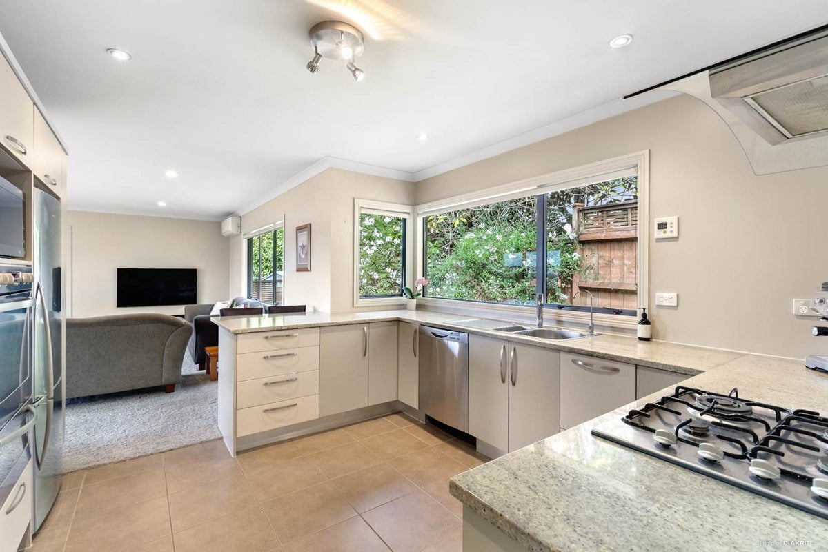 12 Archer Rayner Place, Greenhithe, Auckland - Carousel 1