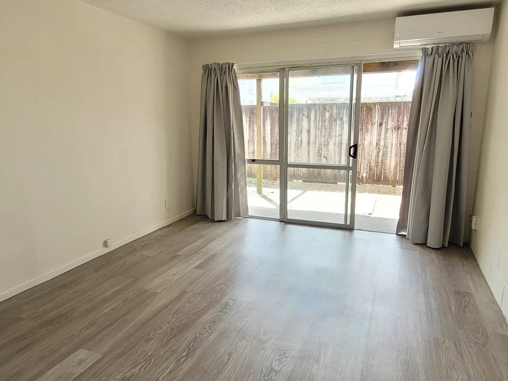 32 Wellington Street, Hamilton East, Hamilton - Carousel 2