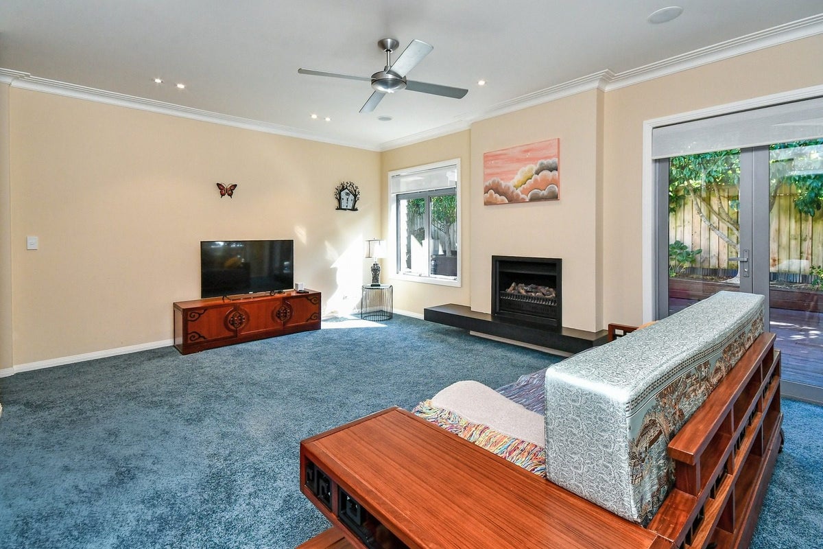 11 Swindon Close, Mellons Bay, Auckland - Carousel 2