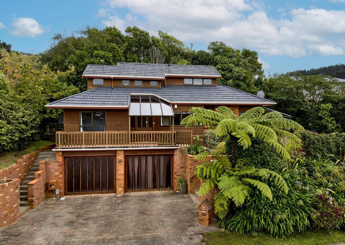 123 Oriel Avenue, Tawa, Wellington - Carousel 1