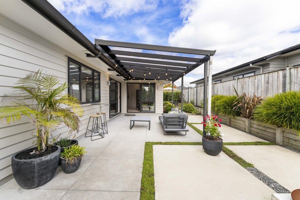 7 Gelderland Way, Karaka, Papakura - Carousel 2