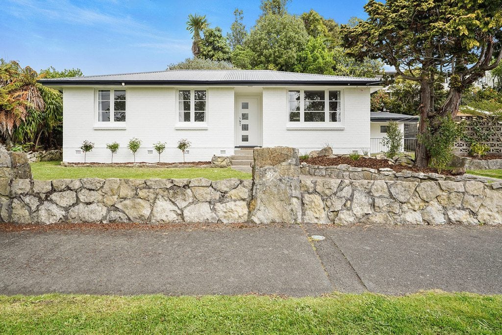 24 Glenview Terrace, Glenview, Hamilton - Carousel 2